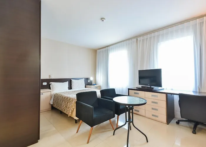 Queen Berrini Flat